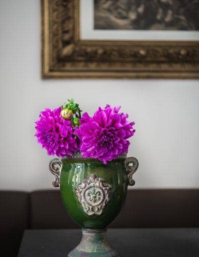 dekorative Vase mit Blumen