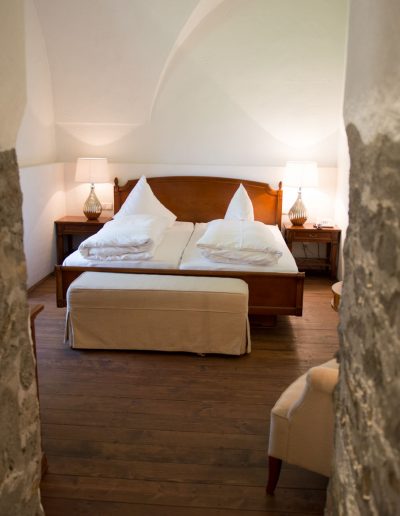 Fotos von einem Gästezimmer im Hotel Schloss Mühldorf in OÖ