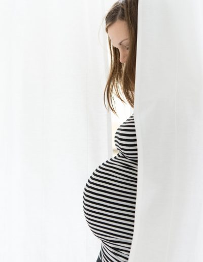 Babybauch Schwangerschaft by Katharina Axmann Photography
