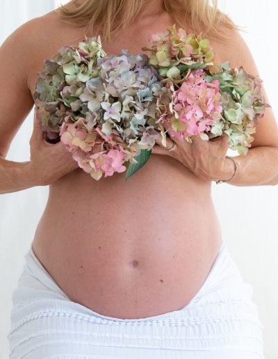 Babybauch Schwangerschaft by Katharina Axmann Photography